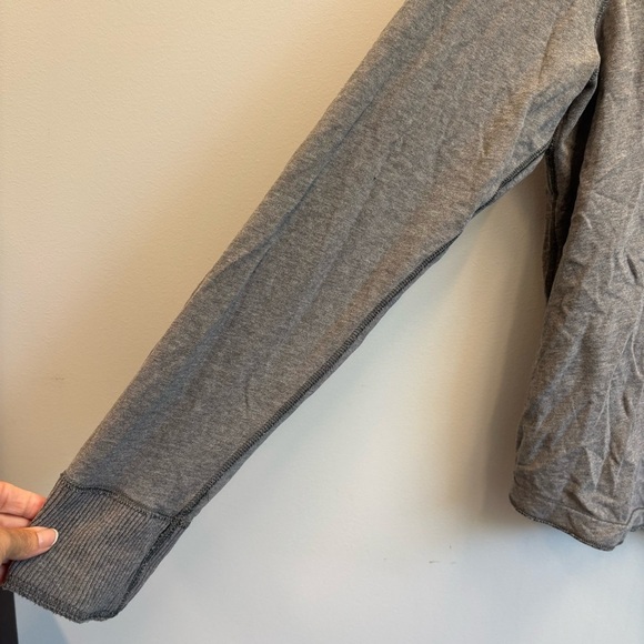 Abercrombie & Fitch Large Top Muscle Gray Long Sleeve - Picture 6 of 12